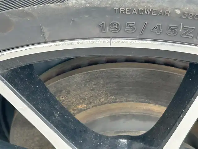 トヨタ アクア G G’s 岡山県 2016(平28)年 4.1万km ライムホワイトパールクリスタルシャイン 純正メモリーナビ/CD/DVD/Bluetooth/フルセグTV/バックカメラ/トヨタセーフティセンス/レーンキープアシスト/プリクラッシュセーフティ/ハイビームアシスト/クルーズコントロール　/横滑り防止装置　/LEDオートライト　/ハーフレザースポーツシート/シートヒーター/ETC　/カーテンエアバック　/スマートキー×2