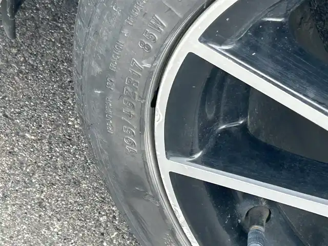 トヨタ アクア G G’s 岡山県 2016(平28)年 4.1万km ライムホワイトパールクリスタルシャイン 純正メモリーナビ/CD/DVD/Bluetooth/フルセグTV/バックカメラ/トヨタセーフティセンス/レーンキープアシスト/プリクラッシュセーフティ/ハイビームアシスト/クルーズコントロール　/横滑り防止装置　/LEDオートライト　/ハーフレザースポーツシート/シートヒーター/ETC　/カーテンエアバック　/スマートキー×2