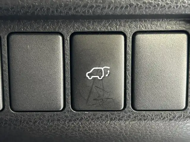 トヨタ ハリアー プレミアム 大阪府 2019(令1)年 5.9万km ブラック トヨタセーフティセンス/　・プリクラッシュセーフティ　PCS/　・レーントレーシングアシスト　LTA/　・レーンディパーチャーアラート　LDA/　・レーダークルーズコントロール　ACC/　・ロードサインアシスト　RSA/　・フロントクロストラフィックアラート　FCTA/　・リアクロストラフィックアラート　RCTA/　・プロアクティブドライビングアシスト　PDA/　・発信遅れ告知機能　TMN/純正９インチナビ/　Bluetooth/フルセグ/USB/HDMI/フルモデリスタエアロ/バックカメラ/電動リアゲート/LEDオートライト/フォグランプ/オートマチックハイビーム/ハーフレザーシート/D席パワーシート/ビルトインETC/前後コーナーセンサー/電動パーキングブレーキ/ブレーキホールド/自動防眩ミラー/スマートキー/禁煙車