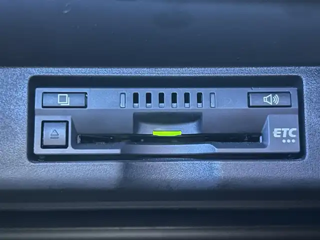 トヨタ ハリアー プレミアム 大阪府 2019(令1)年 5.9万km ブラック トヨタセーフティセンス/　・プリクラッシュセーフティ　PCS/　・レーントレーシングアシスト　LTA/　・レーンディパーチャーアラート　LDA/　・レーダークルーズコントロール　ACC/　・ロードサインアシスト　RSA/　・フロントクロストラフィックアラート　FCTA/　・リアクロストラフィックアラート　RCTA/　・プロアクティブドライビングアシスト　PDA/　・発信遅れ告知機能　TMN/純正９インチナビ/　Bluetooth/フルセグ/USB/HDMI/フルモデリスタエアロ/バックカメラ/電動リアゲート/LEDオートライト/フォグランプ/オートマチックハイビーム/ハーフレザーシート/D席パワーシート/ビルトインETC/前後コーナーセンサー/電動パーキングブレーキ/ブレーキホールド/自動防眩ミラー/スマートキー/禁煙車