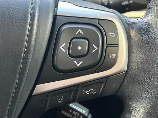 トヨタ ハリアー プレミアム 大阪府 2019(令1)年 5.9万km ブラック トヨタセーフティセンス/　・プリクラッシュセーフティ　PCS/　・レーントレーシングアシスト　LTA/　・レーンディパーチャーアラート　LDA/　・レーダークルーズコントロール　ACC/　・ロードサインアシスト　RSA/　・フロントクロストラフィックアラート　FCTA/　・リアクロストラフィックアラート　RCTA/　・プロアクティブドライビングアシスト　PDA/　・発信遅れ告知機能　TMN/純正９インチナビ/　Bluetooth/フルセグ/USB/HDMI/フルモデリスタエアロ/バックカメラ/電動リアゲート/LEDオートライト/フォグランプ/オートマチックハイビーム/ハーフレザーシート/D席パワーシート/ビルトインETC/前後コーナーセンサー/電動パーキングブレーキ/ブレーキホールド/自動防眩ミラー/スマートキー/禁煙車