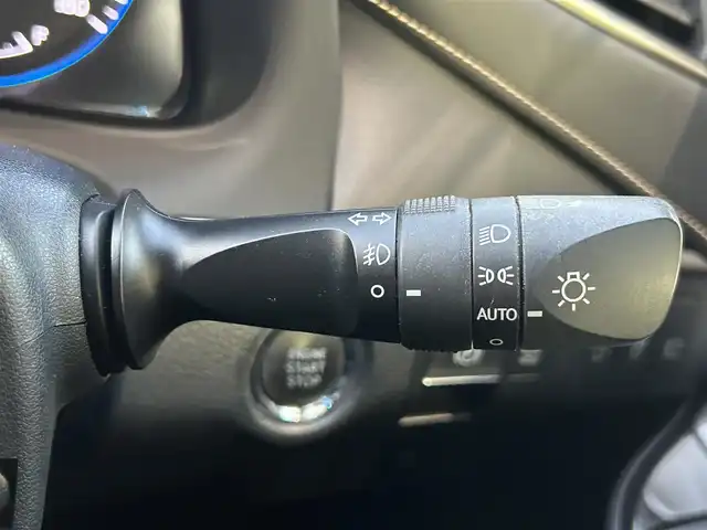 トヨタ ハリアー プレミアム 大阪府 2019(令1)年 5.9万km ブラック トヨタセーフティセンス/　・プリクラッシュセーフティ　PCS/　・レーントレーシングアシスト　LTA/　・レーンディパーチャーアラート　LDA/　・レーダークルーズコントロール　ACC/　・ロードサインアシスト　RSA/　・フロントクロストラフィックアラート　FCTA/　・リアクロストラフィックアラート　RCTA/　・プロアクティブドライビングアシスト　PDA/　・発信遅れ告知機能　TMN/純正９インチナビ/　Bluetooth/フルセグ/USB/HDMI/フルモデリスタエアロ/バックカメラ/電動リアゲート/LEDオートライト/フォグランプ/オートマチックハイビーム/ハーフレザーシート/D席パワーシート/ビルトインETC/前後コーナーセンサー/電動パーキングブレーキ/ブレーキホールド/自動防眩ミラー/スマートキー/禁煙車