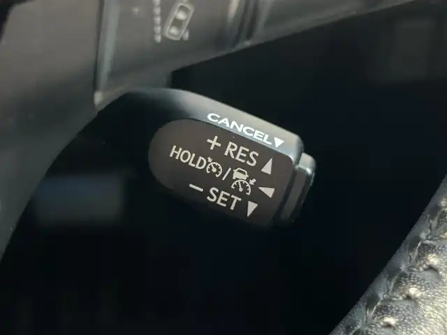 トヨタ ハリアー プレミアム 大阪府 2019(令1)年 5.9万km ブラック トヨタセーフティセンス/　・プリクラッシュセーフティ　PCS/　・レーントレーシングアシスト　LTA/　・レーンディパーチャーアラート　LDA/　・レーダークルーズコントロール　ACC/　・ロードサインアシスト　RSA/　・フロントクロストラフィックアラート　FCTA/　・リアクロストラフィックアラート　RCTA/　・プロアクティブドライビングアシスト　PDA/　・発信遅れ告知機能　TMN/純正９インチナビ/　Bluetooth/フルセグ/USB/HDMI/フルモデリスタエアロ/バックカメラ/電動リアゲート/LEDオートライト/フォグランプ/オートマチックハイビーム/ハーフレザーシート/D席パワーシート/ビルトインETC/前後コーナーセンサー/電動パーキングブレーキ/ブレーキホールド/自動防眩ミラー/スマートキー/禁煙車