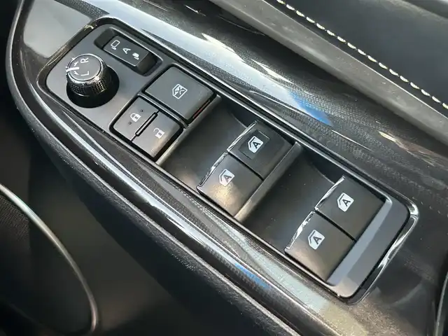 トヨタ ハリアー プレミアム 大阪府 2019(令1)年 5.9万km ブラック トヨタセーフティセンス/　・プリクラッシュセーフティ　PCS/　・レーントレーシングアシスト　LTA/　・レーンディパーチャーアラート　LDA/　・レーダークルーズコントロール　ACC/　・ロードサインアシスト　RSA/　・フロントクロストラフィックアラート　FCTA/　・リアクロストラフィックアラート　RCTA/　・プロアクティブドライビングアシスト　PDA/　・発信遅れ告知機能　TMN/純正９インチナビ/　Bluetooth/フルセグ/USB/HDMI/フルモデリスタエアロ/バックカメラ/電動リアゲート/LEDオートライト/フォグランプ/オートマチックハイビーム/ハーフレザーシート/D席パワーシート/ビルトインETC/前後コーナーセンサー/電動パーキングブレーキ/ブレーキホールド/自動防眩ミラー/スマートキー/禁煙車