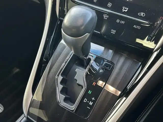 トヨタ ハリアー プレミアム 大阪府 2019(令1)年 5.9万km ブラック トヨタセーフティセンス/　・プリクラッシュセーフティ　PCS/　・レーントレーシングアシスト　LTA/　・レーンディパーチャーアラート　LDA/　・レーダークルーズコントロール　ACC/　・ロードサインアシスト　RSA/　・フロントクロストラフィックアラート　FCTA/　・リアクロストラフィックアラート　RCTA/　・プロアクティブドライビングアシスト　PDA/　・発信遅れ告知機能　TMN/純正９インチナビ/　Bluetooth/フルセグ/USB/HDMI/フルモデリスタエアロ/バックカメラ/電動リアゲート/LEDオートライト/フォグランプ/オートマチックハイビーム/ハーフレザーシート/D席パワーシート/ビルトインETC/前後コーナーセンサー/電動パーキングブレーキ/ブレーキホールド/自動防眩ミラー/スマートキー/禁煙車