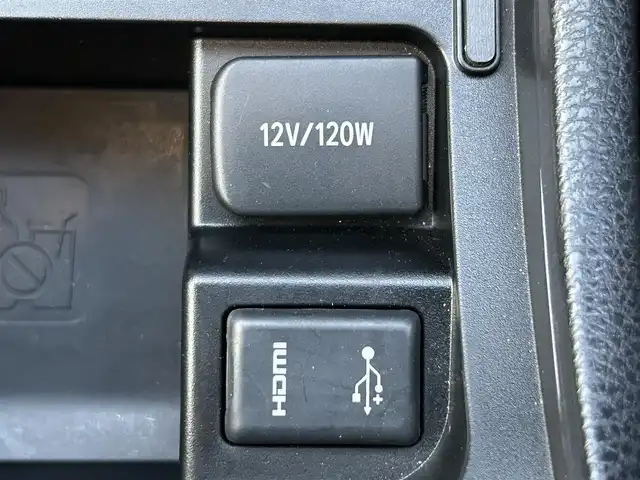 トヨタ ハリアー プレミアム 大阪府 2019(令1)年 5.9万km ブラック トヨタセーフティセンス/　・プリクラッシュセーフティ　PCS/　・レーントレーシングアシスト　LTA/　・レーンディパーチャーアラート　LDA/　・レーダークルーズコントロール　ACC/　・ロードサインアシスト　RSA/　・フロントクロストラフィックアラート　FCTA/　・リアクロストラフィックアラート　RCTA/　・プロアクティブドライビングアシスト　PDA/　・発信遅れ告知機能　TMN/純正９インチナビ/　Bluetooth/フルセグ/USB/HDMI/フルモデリスタエアロ/バックカメラ/電動リアゲート/LEDオートライト/フォグランプ/オートマチックハイビーム/ハーフレザーシート/D席パワーシート/ビルトインETC/前後コーナーセンサー/電動パーキングブレーキ/ブレーキホールド/自動防眩ミラー/スマートキー/禁煙車