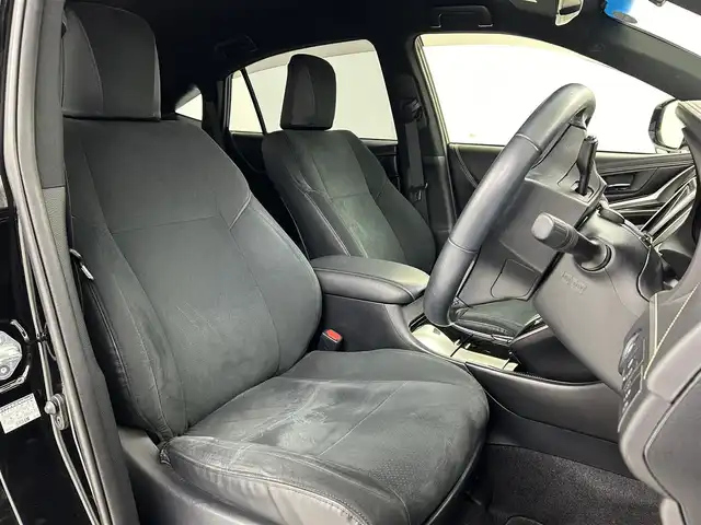 トヨタ ハリアー プレミアム 大阪府 2019(令1)年 5.9万km ブラック トヨタセーフティセンス/　・プリクラッシュセーフティ　PCS/　・レーントレーシングアシスト　LTA/　・レーンディパーチャーアラート　LDA/　・レーダークルーズコントロール　ACC/　・ロードサインアシスト　RSA/　・フロントクロストラフィックアラート　FCTA/　・リアクロストラフィックアラート　RCTA/　・プロアクティブドライビングアシスト　PDA/　・発信遅れ告知機能　TMN/純正９インチナビ/　Bluetooth/フルセグ/USB/HDMI/フルモデリスタエアロ/バックカメラ/電動リアゲート/LEDオートライト/フォグランプ/オートマチックハイビーム/ハーフレザーシート/D席パワーシート/ビルトインETC/前後コーナーセンサー/電動パーキングブレーキ/ブレーキホールド/自動防眩ミラー/スマートキー/禁煙車