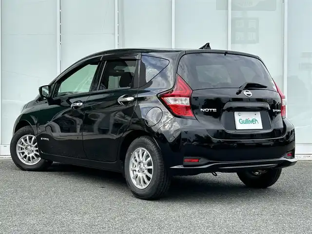 日産 ノート e－パワー X 福岡県 2017(平29)年 1.9万km スーパーブラック ・純正ナビ/（アラウンドビューモニター/フルセグ/DVD再生/・ETC/・スマートミラー/・エマージェンシーブレーキ/・レーンキープアシスト/・純正フロアマット/・純正アルミホイール/・衝突軽減システム/・ISOFIX/・取扱説明書/・コーナーセンサー