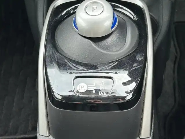 日産 ノート e－パワー X 福岡県 2017(平29)年 1.9万km スーパーブラック ・純正ナビ/（アラウンドビューモニター/フルセグ/DVD再生/・ETC/・スマートミラー/・エマージェンシーブレーキ/・レーンキープアシスト/・純正フロアマット/・純正アルミホイール/・衝突軽減システム/・ISOFIX/・取扱説明書/・コーナーセンサー