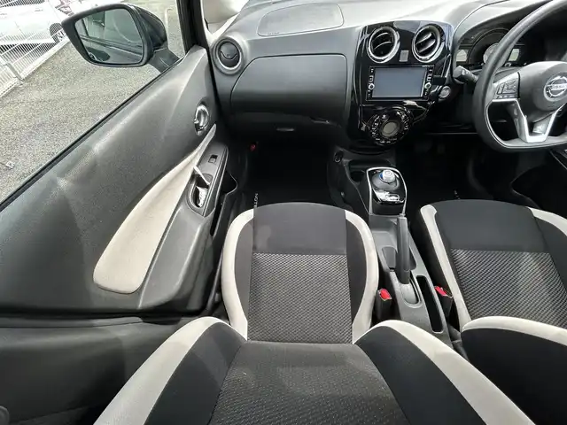 日産 ノート e－パワー X 福岡県 2017(平29)年 1.9万km スーパーブラック ・純正ナビ/（アラウンドビューモニター/フルセグ/DVD再生/・ETC/・スマートミラー/・エマージェンシーブレーキ/・レーンキープアシスト/・純正フロアマット/・純正アルミホイール/・衝突軽減システム/・ISOFIX/・取扱説明書/・コーナーセンサー