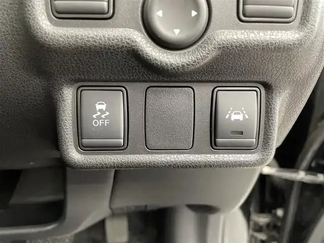 日産 ノート e－パワー X 福井県 2017(平29)年 1.9万km スーパーブラック 純正ナビ/【AM/FM/CD/Bluetooth/フルセグTV】/アラウンドビューモニター/ETC/デジタルインナーミラー/エマージェンシーブレーキ/レーンキープアシスト/純正フロアマット/純正アルミホイール/衝突軽減システム/ISOFIX/取扱説明書/コーナーセンサー