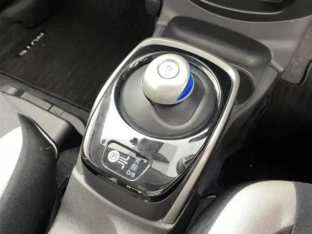 日産 ノート e－パワー X 福井県 2017(平29)年 1.9万km スーパーブラック 純正ナビ/【AM/FM/CD/Bluetooth/フルセグTV】/アラウンドビューモニター/ETC/デジタルインナーミラー/エマージェンシーブレーキ/レーンキープアシスト/純正フロアマット/純正アルミホイール/衝突軽減システム/ISOFIX/取扱説明書/コーナーセンサー
