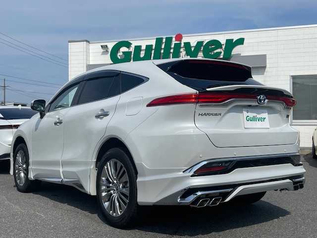 トヨタ ハリアー ハイブリッド Z レザーパッケージ 三重県 2024(令6)年 0.3万km プラチナホワイトパールマイカ メーカーオプション/・調光パノラマルーフ/・パノラミックビューモニター/・おくだけ充電/セーフティセンス/・プリクラッシュセーフティ/・レーントレーシングアシスト/・レーダークルーズコントロール/・アダプティブハイビームアシスト/・ロードサインアシスト/・カーブ速度抑制機能/・ドライバー異常時対応システム/・横断歩行者検知機能/・低速時加速抑制機能/・緊急時操舵支援/ブラインドスポットモニター/パーキングサポートブレーキ/モデリスタエアロ/JBLプレミアムサウンドシステム/純正12.3型ディスプレイオーディオプラス/【Bluetooth/USB/Miracast】/ビルトインETC2.0/カラーヘッドアップディスプレイ/パワーバックドア/レザーシート/D/N席パワーシート/D/N席シートベンチレーション/D/N席シートヒーター/ステアリングヒーター/オートライト/プロジェクター式LEDヘッドランプ/デイタイムランニングランプ/LEDフロントフォグランプ/225/55R19インチ純正AW/プッシュスタート/スマートキー/スペアキー/純正フロアマット
