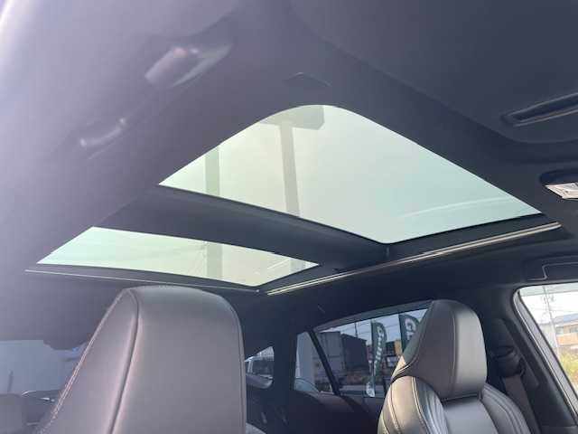 トヨタ ハリアー ハイブリッド Z レザーパッケージ 三重県 2024(令6)年 0.3万km プラチナホワイトパールマイカ メーカーオプション/・調光パノラマルーフ/・パノラミックビューモニター/・おくだけ充電/セーフティセンス/・プリクラッシュセーフティ/・レーントレーシングアシスト/・レーダークルーズコントロール/・アダプティブハイビームアシスト/・ロードサインアシスト/・カーブ速度抑制機能/・ドライバー異常時対応システム/・横断歩行者検知機能/・低速時加速抑制機能/・緊急時操舵支援/ブラインドスポットモニター/パーキングサポートブレーキ/モデリスタエアロ/JBLプレミアムサウンドシステム/純正12.3型ディスプレイオーディオプラス/【Bluetooth/USB/Miracast】/ビルトインETC2.0/カラーヘッドアップディスプレイ/パワーバックドア/レザーシート/D/N席パワーシート/D/N席シートベンチレーション/D/N席シートヒーター/ステアリングヒーター/オートライト/プロジェクター式LEDヘッドランプ/デイタイムランニングランプ/LEDフロントフォグランプ/225/55R19インチ純正AW/プッシュスタート/スマートキー/スペアキー/純正フロアマット