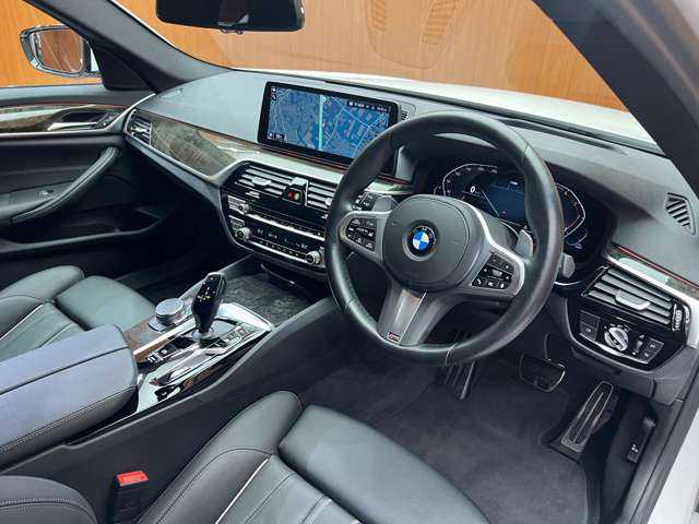 ＢＭＷ ＢＭＷ ５２３ｄ ツーリングxDrive Mスポーツ 千葉県 2023(令5)年 4.1万km アルピンホワイト ハイラインＰＫＧ　/黒革シート　/ＡＣＣ　/ナビ　/ＴＶ　/Ｂｌｕｅｔｏｏｔｈ接続　/Ｂカメラ　/ＨＵＤ　/シートヒーター　/電動リアゲート　/パーキングアシスタント　/オートハイビーム　/衝突軽減Ｂ　/ＢＳＭ　/ＬＫＡ　/ＥＴＣ