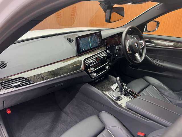 ＢＭＷ ＢＭＷ ５２３ｄ ツーリングxDrive Mスポーツ 千葉県 2023(令5)年 4.1万km アルピンホワイト ハイラインＰＫＧ　/黒革シート　/ＡＣＣ　/ナビ　/ＴＶ　/Ｂｌｕｅｔｏｏｔｈ接続　/Ｂカメラ　/ＨＵＤ　/シートヒーター　/電動リアゲート　/パーキングアシスタント　/オートハイビーム　/衝突軽減Ｂ　/ＢＳＭ　/ＬＫＡ　/ＥＴＣ