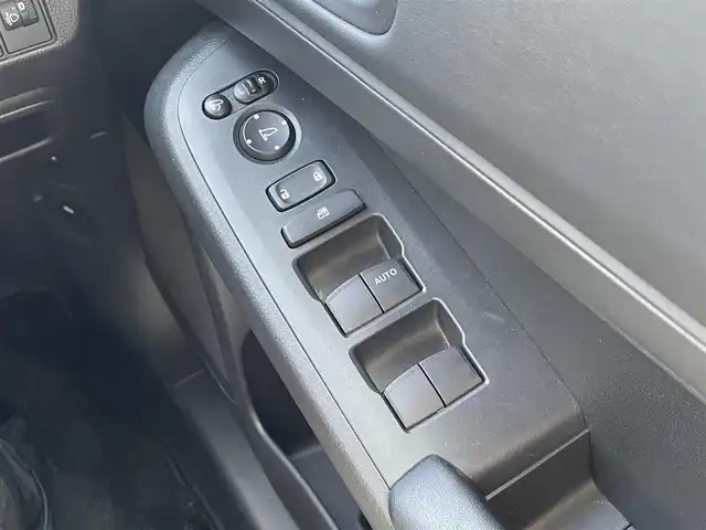 ホンダ ヴェゼル G 福岡県 2022(令4)年 1.7万km プレミアムクリスタルレッドM 純正ディーラーナビ/Bluetooth対応/フルセグTV/AM/FM/置くだけ充電/クルーズコントロール/ダウンヒルアシストコントロール/バックカメラ/ビルトインETC/純正アルミホイール/純正フロアマット/コーナーセンサー/プッシュスタート/ドアバイザー/アイドリングストップ/保証書/取扱説明書/スマートキー