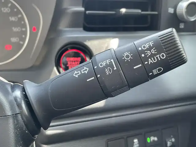 ホンダ ヴェゼル G 福岡県 2022(令4)年 1.7万km プレミアムクリスタルレッドM 純正ディーラーナビ/Bluetooth対応/フルセグTV/AM/FM/置くだけ充電/クルーズコントロール/ダウンヒルアシストコントロール/バックカメラ/ビルトインETC/純正アルミホイール/純正フロアマット/コーナーセンサー/プッシュスタート/ドアバイザー/アイドリングストップ/保証書/取扱説明書/スマートキー
