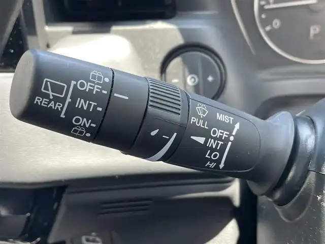 ホンダ ヴェゼル G 福岡県 2022(令4)年 1.7万km プレミアムクリスタルレッドM 純正ディーラーナビ/Bluetooth対応/フルセグTV/AM/FM/置くだけ充電/クルーズコントロール/ダウンヒルアシストコントロール/バックカメラ/ビルトインETC/純正アルミホイール/純正フロアマット/コーナーセンサー/プッシュスタート/ドアバイザー/アイドリングストップ/保証書/取扱説明書/スマートキー