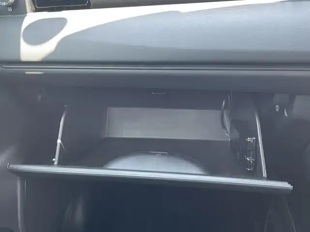 ホンダ ヴェゼル G 福岡県 2022(令4)年 1.7万km プレミアムクリスタルレッドM 純正ディーラーナビ/Bluetooth対応/フルセグTV/AM/FM/置くだけ充電/クルーズコントロール/ダウンヒルアシストコントロール/バックカメラ/ビルトインETC/純正アルミホイール/純正フロアマット/コーナーセンサー/プッシュスタート/ドアバイザー/アイドリングストップ/保証書/取扱説明書/スマートキー