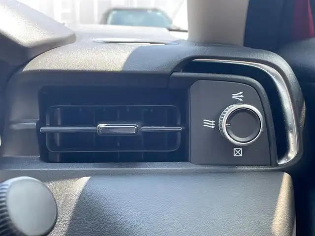 ホンダ ヴェゼル G 福岡県 2022(令4)年 1.7万km プレミアムクリスタルレッドM 純正ディーラーナビ/Bluetooth対応/フルセグTV/AM/FM/置くだけ充電/クルーズコントロール/ダウンヒルアシストコントロール/バックカメラ/ビルトインETC/純正アルミホイール/純正フロアマット/コーナーセンサー/プッシュスタート/ドアバイザー/アイドリングストップ/保証書/取扱説明書/スマートキー
