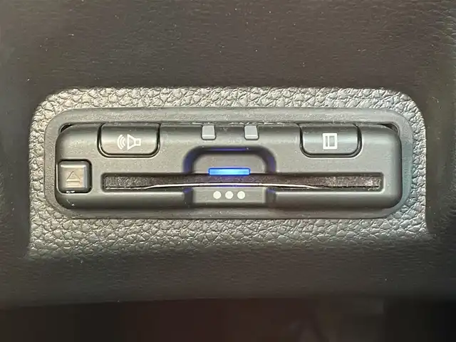 ホンダ ヴェゼル G 福岡県 2022(令4)年 1.7万km プレミアムクリスタルレッドM 純正ディーラーナビ/Bluetooth対応/フルセグTV/AM/FM/置くだけ充電/クルーズコントロール/ダウンヒルアシストコントロール/バックカメラ/ビルトインETC/純正アルミホイール/純正フロアマット/コーナーセンサー/プッシュスタート/ドアバイザー/アイドリングストップ/保証書/取扱説明書/スマートキー