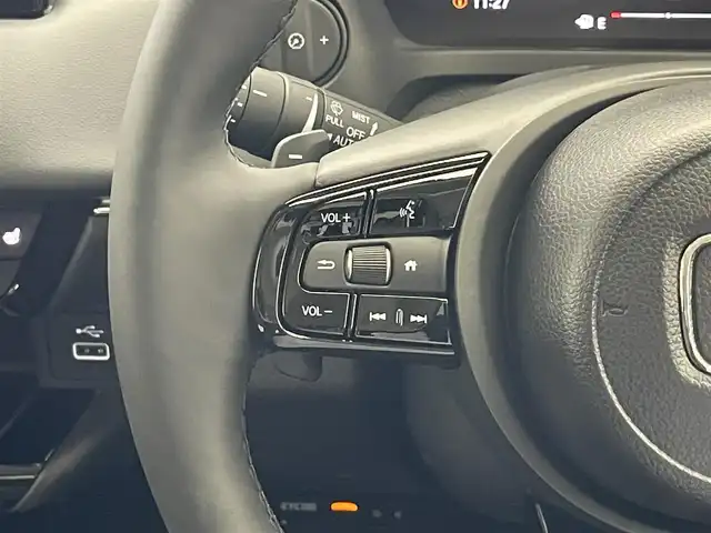 ホンダ ヴェゼル ハイブリッド e:HEV Z 愛知県 2025(令7)年 0.1千km クリスタルブラックパール 登録済未使用車/純正9型ナビ/Bluetooth/フルセグTV/ETC2.0/バックカメラ/BSM/パワーバックドア/ステアリングヒーター/前席シートヒーター/ワイヤレス充電/LEDヘッドライト/追従クルーズコントロール/禁煙車/ホンダセンシング/後退出庫サポート/e:HEV Z　3VC4AZ　Honda CONNECTディスプレー+ETC2.0車載器+ワイヤレス充電器(220/000)