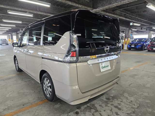日産 セレナ e－パワー XV 宮崎県 2018(平30)年 6.1万km カシミヤグレージュ 2トーン 法人ワンオーナー/純正9型ナビ/　(Bluetooth/DVD/Blu-ray)/両側パワースライドドア/インテリジェントアラウンドビューモニター/ビルトインETC/純正11型後席専用モニター/インテリジェントクルーズコントロール/ソナー機能/セーフティパックB/・プロパイロット/・車線逸脱防止支援システム/・インテリジェントルームミラー/・踏み間違い衝突防止アシスト/・インテリジェントパーキングアシスト/・標識検知機能/・ふらつき警報/オートライト/本革巻きステアリング/ブラウン合皮コンビシート/2列目キャプテンシート/純正15インチアルミホイール/インテリジェントキー/プッシュパワースターター/禁煙車