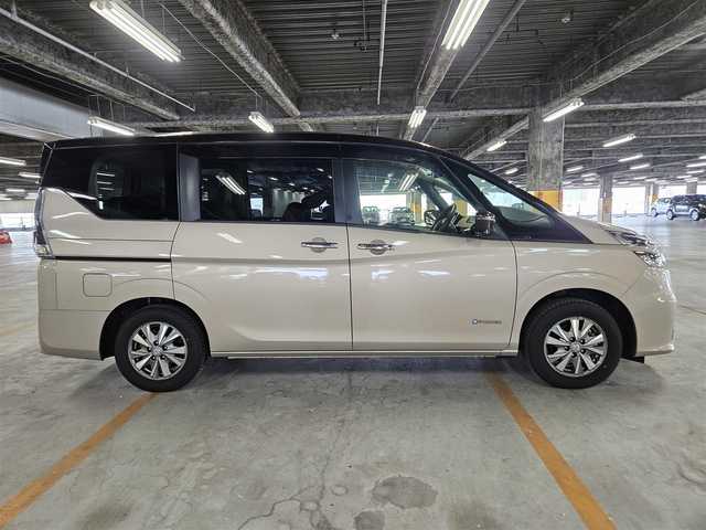 日産 セレナ e－パワー XV 宮崎県 2018(平30)年 6.1万km カシミヤグレージュ 2トーン 法人ワンオーナー/純正9型ナビ/　(Bluetooth/DVD/Blu-ray)/両側パワースライドドア/インテリジェントアラウンドビューモニター/ビルトインETC/純正11型後席専用モニター/インテリジェントクルーズコントロール/ソナー機能/セーフティパックB/・プロパイロット/・車線逸脱防止支援システム/・インテリジェントルームミラー/・踏み間違い衝突防止アシスト/・インテリジェントパーキングアシスト/・標識検知機能/・ふらつき警報/オートライト/本革巻きステアリング/ブラウン合皮コンビシート/2列目キャプテンシート/純正15インチアルミホイール/インテリジェントキー/プッシュパワースターター/禁煙車