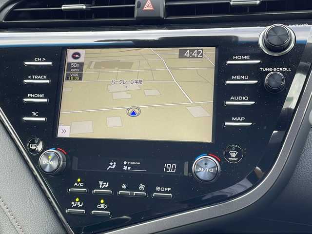 トヨタ カムリ G レザーパッケージ 山口県 2020(令2)年 4.3万km プラチナホワイトパールマイカ 純正ディスプレイオーディオ/・ナビ機能あり/・フルセグテレビ/・Bluetooth機能/・CD/DVD再生/・AM/FMラジオ/・交通情報/・Miracast/・USB入力端子/・ハンズフリー通話/バックカメラ/ヘッドアップディスプレイ/ETC/ドライブレコーダー/D/N席シートヒーター/クルーズコントロール/パワーシート/純正18インチアルミホイール/Toyota Safty Sense/・LDA/・ふらつき検知/・プリクラッシュセーフティ/・ブラインドスポットモニター/・リアクロストラフィックアラート/・パーキングサポートブレーキ/・クリアランスソナー/・オートハイビーム/スタッドレスAW積み込み