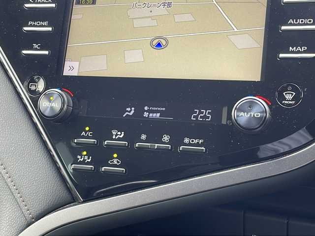 トヨタ カムリ G レザーパッケージ 山口県 2020(令2)年 4.3万km プラチナホワイトパールマイカ 純正ディスプレイオーディオ/・ナビ機能あり/・フルセグテレビ/・Bluetooth機能/・CD/DVD再生/・AM/FMラジオ/・交通情報/・Miracast/・USB入力端子/・ハンズフリー通話/バックカメラ/ヘッドアップディスプレイ/ETC/ドライブレコーダー/D/N席シートヒーター/クルーズコントロール/パワーシート/純正18インチアルミホイール/Toyota Safty Sense/・LDA/・ふらつき検知/・プリクラッシュセーフティ/・ブラインドスポットモニター/・リアクロストラフィックアラート/・パーキングサポートブレーキ/・クリアランスソナー/・オートハイビーム/スタッドレスAW積み込み