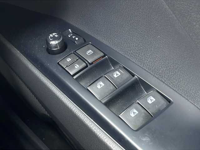 トヨタ カムリ G レザーパッケージ 山口県 2020(令2)年 4.3万km プラチナホワイトパールマイカ 純正ディスプレイオーディオ/・ナビ機能あり/・フルセグテレビ/・Bluetooth機能/・CD/DVD再生/・AM/FMラジオ/・交通情報/・Miracast/・USB入力端子/・ハンズフリー通話/バックカメラ/ヘッドアップディスプレイ/ETC/ドライブレコーダー/D/N席シートヒーター/クルーズコントロール/パワーシート/純正18インチアルミホイール/Toyota Safty Sense/・LDA/・ふらつき検知/・プリクラッシュセーフティ/・ブラインドスポットモニター/・リアクロストラフィックアラート/・パーキングサポートブレーキ/・クリアランスソナー/・オートハイビーム/スタッドレスAW積み込み