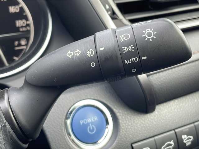 トヨタ カムリ G レザーパッケージ 山口県 2020(令2)年 4.3万km プラチナホワイトパールマイカ 純正ディスプレイオーディオ/・ナビ機能あり/・フルセグテレビ/・Bluetooth機能/・CD/DVD再生/・AM/FMラジオ/・交通情報/・Miracast/・USB入力端子/・ハンズフリー通話/バックカメラ/ヘッドアップディスプレイ/ETC/ドライブレコーダー/D/N席シートヒーター/クルーズコントロール/パワーシート/純正18インチアルミホイール/Toyota Safty Sense/・LDA/・ふらつき検知/・プリクラッシュセーフティ/・ブラインドスポットモニター/・リアクロストラフィックアラート/・パーキングサポートブレーキ/・クリアランスソナー/・オートハイビーム/スタッドレスAW積み込み