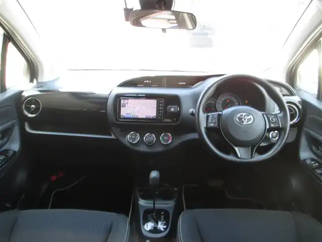 トヨタ ヴィッツ F セーフティーエディションⅡ 千葉県 2018(平30)年 2万km シルバーM ワンオーナー/純正SDナビ、ワンセグTV/バックカメラ/純正オーディオ【CD/BT/SD】/Toyota Safety Sense/LEDヘッドライト&ハロゲンフォグランプ/クリアランスソナー/先行車発進告知/ナビ連動ステアリングスイッチ/純正前方ドライブレコーダー/スペアキー/取扱説明書/ナビ取扱説明書/新車時保証書/トヨタ整備記録簿(R1/R2/R3/R4/R5)