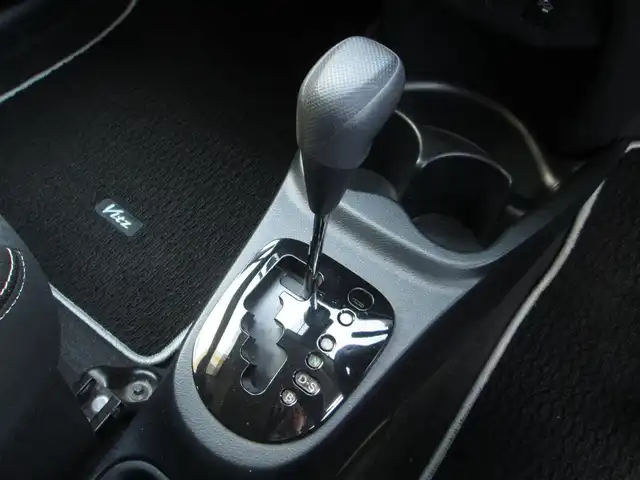 トヨタ ヴィッツ F セーフティーエディションⅡ 千葉県 2018(平30)年 2万km シルバーM ワンオーナー/純正SDナビ、ワンセグTV/バックカメラ/純正オーディオ【CD/BT/SD】/Toyota Safety Sense/LEDヘッドライト&ハロゲンフォグランプ/クリアランスソナー/先行車発進告知/ナビ連動ステアリングスイッチ/純正前方ドライブレコーダー/スペアキー/取扱説明書/ナビ取扱説明書/新車時保証書/トヨタ整備記録簿(R1/R2/R3/R4/R5)