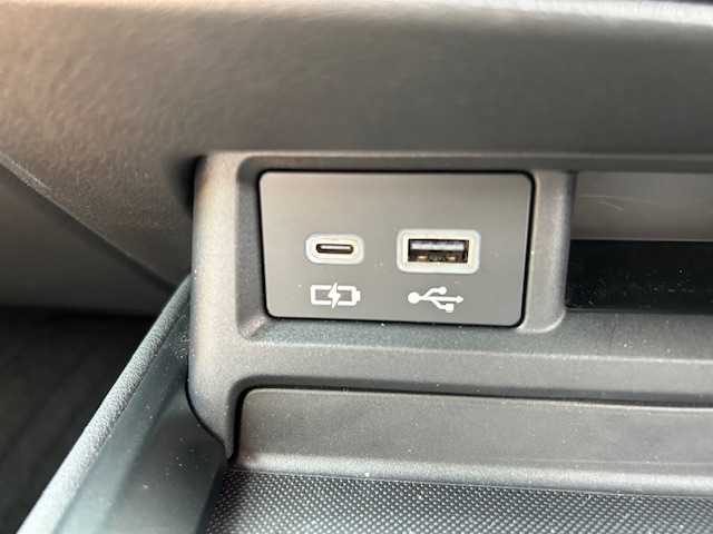 レクサス ＮＸ 250 バージョンL 大阪府 2022(令4)年 3万km ソニッククォーツ １４インチナビ　/フルセグ　/全方位カメラ　/サンルーフ　/ブラインドスポットモニター　/レーダークルーズコントロール　/レザーシート　/全席シートヒーター　/エアーシート　/パワーバックドア　/ETC　/マット　/メモリーシート/AC100V/レーンチェンジアシスト/カードキー