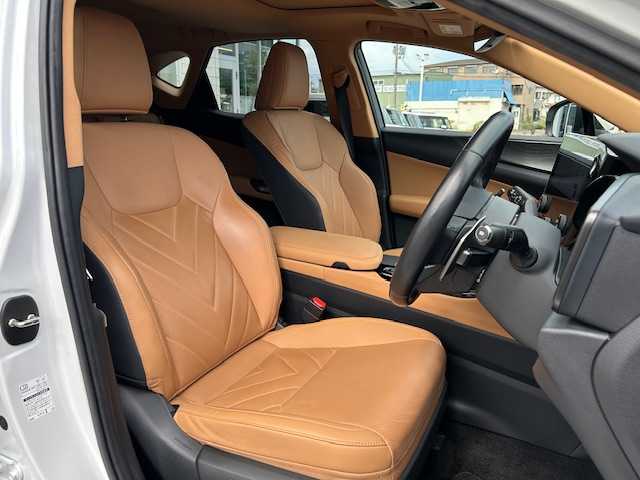 レクサス ＮＸ 250 バージョンL 大阪府 2022(令4)年 3万km ソニッククォーツ １４インチナビ　/フルセグ　/全方位カメラ　/サンルーフ　/ブラインドスポットモニター　/レーダークルーズコントロール　/レザーシート　/全席シートヒーター　/エアーシート　/パワーバックドア　/ETC　/マット　/メモリーシート/AC100V/レーンチェンジアシスト/カードキー