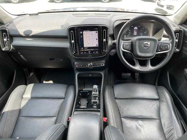ボルボ ＸＣ４０ T4 AWD インスクリプション 埼玉県 2019(令1)年 6.6万km グレー 黒革シート　/ｈａｒｍａｎ／ｋａｒｄｏｎ　/純正ナビ　/３６０度カメラ　/地デジ　/カープレイ　/シートヒーター　/パワーシート　/ステアリングヒーター　/パワーバックドア　/ＡＣＣ　/ＬＫＡ　/ドライブレコーダー　/ＥＴＣ