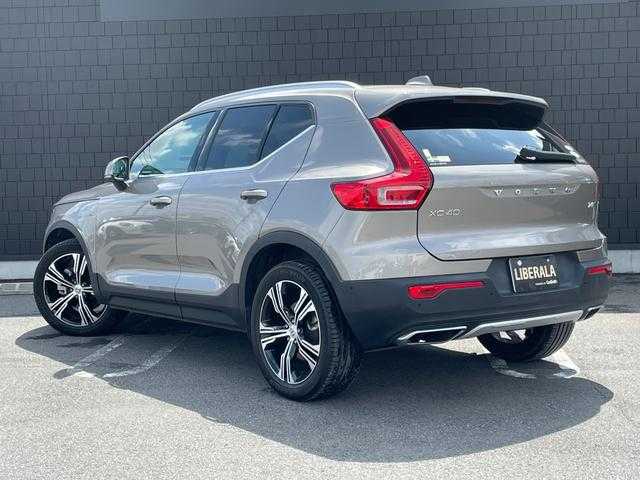 ボルボ ＸＣ４０ T4 AWD インスクリプション 埼玉県 2019(令1)年 6.6万km グレー 黒革シート　/ｈａｒｍａｎ／ｋａｒｄｏｎ　/純正ナビ　/３６０度カメラ　/地デジ　/カープレイ　/シートヒーター　/パワーシート　/ステアリングヒーター　/パワーバックドア　/ＡＣＣ　/ＬＫＡ　/ドライブレコーダー　/ＥＴＣ