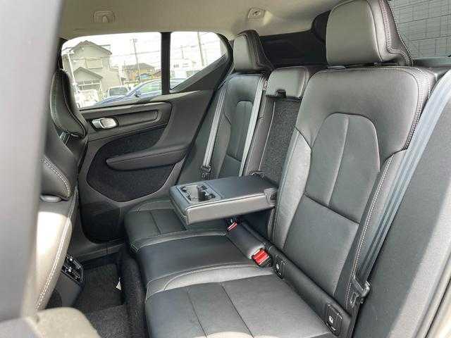 ボルボ ＸＣ４０ T4 AWD インスクリプション 埼玉県 2019(令1)年 6.6万km グレー 黒革シート　/ｈａｒｍａｎ／ｋａｒｄｏｎ　/純正ナビ　/３６０度カメラ　/地デジ　/カープレイ　/シートヒーター　/パワーシート　/ステアリングヒーター　/パワーバックドア　/ＡＣＣ　/ＬＫＡ　/ドライブレコーダー　/ＥＴＣ
