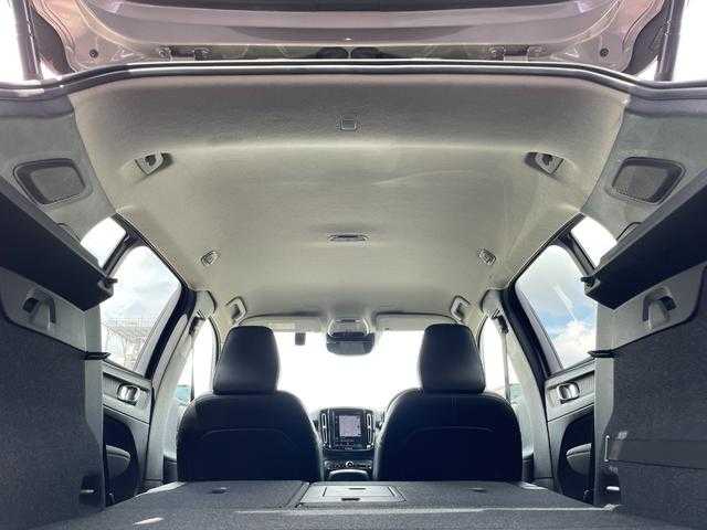 ボルボ ＸＣ４０ T4 AWD インスクリプション 埼玉県 2019(令1)年 6.6万km グレー 黒革シート　/ｈａｒｍａｎ／ｋａｒｄｏｎ　/純正ナビ　/３６０度カメラ　/地デジ　/カープレイ　/シートヒーター　/パワーシート　/ステアリングヒーター　/パワーバックドア　/ＡＣＣ　/ＬＫＡ　/ドライブレコーダー　/ＥＴＣ