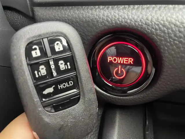 ホンダ ステップワゴン eHEV エアー EX 茨城県 2025(令7)年 0.1千km クリスタルブラックパール 11.4インチナビHonda CONNECTナビ /Bluetooth/フルセグ/CD/DVD/radio/SD/ホンダセンシング/・衝突被害軽減ブレーキ/・誤発進抑制/・路外逸脱抑制機能/・渋滞追従機能付きアダプティブクルーズコントロール/・標識認識機能/・オートハイビーム/・ブラインドスポットインフォメーション/LEDアクティブコーナリングライト/バックカメラ/パワーバックドア/D+N席シートヒーター/2列目オットマン/フルLEDヘッドライト/車輛接近通報機能
