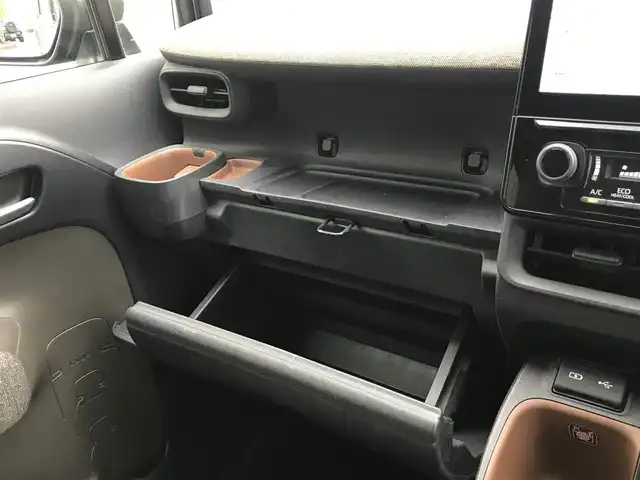 トヨタ シエンタ Z 富山県 2023(令5)年 2.2万km アーバンカーキ 純正ディスプレイオーディオ/ナビ/フルセグTV/全周囲カメラ/プリクラッシュセーフティ/コーナーセンサー/レーンキープアシスト/レーダークルーズコントロール/両側パワースライドドア/シートヒーター/LEDヘッドライト/オートライト/オートハイビーム/プッシュスタート/スマートキー/革巻きステアリング/ETC