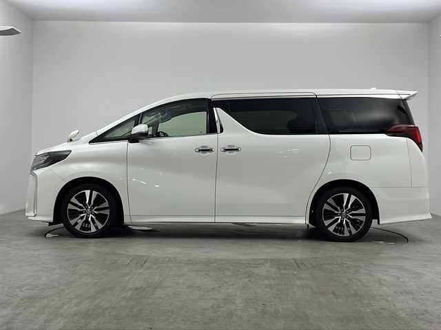トヨタ アルファード S Cパッケージ 愛知県 2020(令2)年 3.1万km ホワイトパールクリスタルシャイン /禁煙車//純正9インチナビ//フルセグTV//ETC//バックカメラ//ツインムーンルーフ(フロントチルト&リヤ電動スライド)//トヨタセーフティセンス//プリクラッシュセーフティ//レーントレーシングアシスト//レーダークルーズコントロール//ロードサインアシスト//アダプティブハイビームシステム//発進遅れ告知//インテリジェントクリアランスソナー//パーキングサポートブレーキ//スーパーUV&IRカットガラス//ブラックエクステンション3眼LEDヘッドライト//オートライト//LEDフォグランプ//両側ワンタッチパワースライドドア//合皮+メタルウッド+スパッタリング内装//合皮シート//前席パワーシート(快適温熱+ベンチレーション付)//運転席ポジションメモリー//2列目エグゼクティブパワーシート//2列目パワーオットマン//3列目スペースアップシート//本革コンビステア//ステアスイッチ//ステアヒーター//プッシュスタート//電動格納ミラーウィンカー//電子パーキングブレーキ//ブレーキホールド//イモビライザー