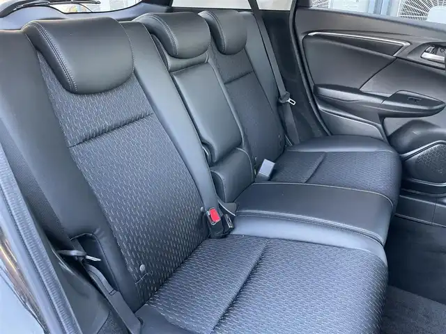 ホンダ フィット ハイブリット Lパッケージ 岩手県 2014(平26)年 9.2万km クリスタルブラックパール 純正メモリーナビ/（フルセグTV/CD/DVD/Bluetooth）/バックカメラ/クルーズコントロール/ステアリングリモコン/フロントワイパーデアイサー/電動格納ミラー/LEDヘッドライト/純正フロアマット/ドアバイザー