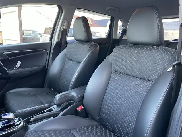 ホンダ フィット ハイブリット Lパッケージ 岩手県 2014(平26)年 9.2万km クリスタルブラックパール 純正メモリーナビ/（フルセグTV/CD/DVD/Bluetooth）/バックカメラ/クルーズコントロール/ステアリングリモコン/フロントワイパーデアイサー/電動格納ミラー/LEDヘッドライト/純正フロアマット/ドアバイザー