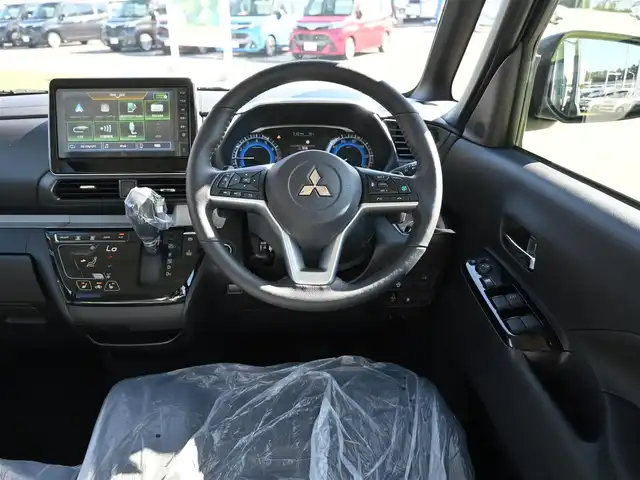 三菱 デリカミニ T プレミアム 千葉県 2025(令7)年 0.1千km 緑Ⅱ T　PREMIUM　9型ディスプレイオーディオ（121/330）　サイドデカール（33440）/e-Assist/・衝突被害軽減ブレーキシステム（FCM）/・車線逸脱警報システム（LDW）/・誤発進抑制機能（前進＆後退時）（UMS）/・レーダークルーズコントロールシステム（ACC）/・オートマチックハイビーム[AHB]/マイパイロット/デジタルインナーミラー/ハンズフリー両側パワースライドドア/ハーフレザーシート/前席シートヒーター/ディスプレイオーディオ/【Bluetooth接続】/【Apple CarPlay　Android Auto対応】/マルチアラウンドモニター/革巻きステアリング/ステアリングヒーター/ステアリングスイッチ/LEDヘッドライト/フォグライト/純正15インチアルミホイル/サイド/カーテンエアバッグ/キーレスオペレーションシステム