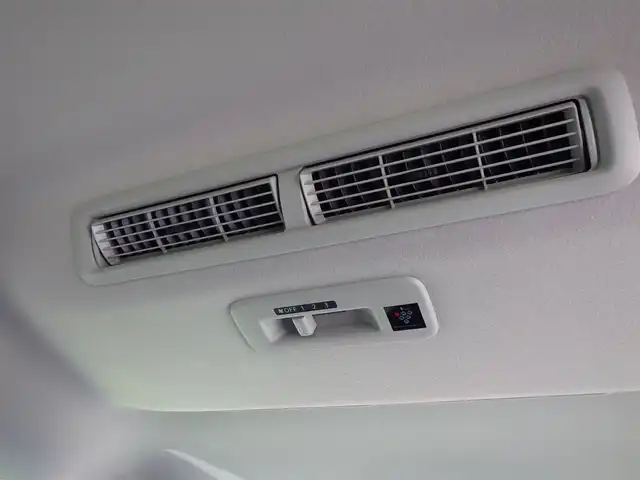 三菱 デリカミニ T プレミアム 千葉県 2025(令7)年 0.1千km 緑Ⅱ T　PREMIUM　9型ディスプレイオーディオ（121/330）　サイドデカール（33440）/e-Assist/・衝突被害軽減ブレーキシステム（FCM）/・車線逸脱警報システム（LDW）/・誤発進抑制機能（前進＆後退時）（UMS）/・レーダークルーズコントロールシステム（ACC）/・オートマチックハイビーム[AHB]/マイパイロット/デジタルインナーミラー/ハンズフリー両側パワースライドドア/ハーフレザーシート/前席シートヒーター/ディスプレイオーディオ/【Bluetooth接続】/【Apple CarPlay　Android Auto対応】/マルチアラウンドモニター/革巻きステアリング/ステアリングヒーター/ステアリングスイッチ/LEDヘッドライト/フォグライト/純正15インチアルミホイル/サイド/カーテンエアバッグ/キーレスオペレーションシステム