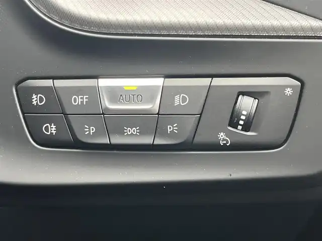 ＢＭＷ ＢＭＷ １１８ｄ Mスポーツ 静岡県 2022(令4)年 2.5万km 黒 メモリー付パワーシート/iDrive/(Bluetooth/AppliCarPlay/USB/AM/FM)/インテリジェントセーフティー/ACC/DSC/ワイヤレスチャージング/バックカメラ/コンフォートアクセス/LEDライト/純正18インチアルミホイール/ETC/ドライブレコーダー/取扱説明書