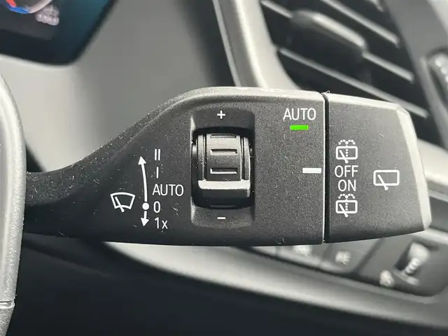 ＢＭＷ ＢＭＷ １１８ｄ Mスポーツ 静岡県 2022(令4)年 2.5万km 黒 メモリー付パワーシート/iDrive/(Bluetooth/AppliCarPlay/USB/AM/FM)/インテリジェントセーフティー/ACC/DSC/ワイヤレスチャージング/バックカメラ/コンフォートアクセス/LEDライト/純正18インチアルミホイール/ETC/ドライブレコーダー/取扱説明書